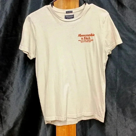 Abercrombie and fitch Cream colored crew neck  t-shirt with the blogk - Picture 1 of 6